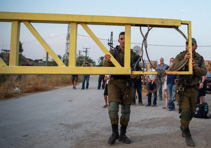 الاحتلال ينصب بوابة حديدية عند مدخل سيلة الظهر جنوب جنين