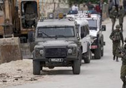 الاحتلال يداهم عددا من المنازل في المغير شرق رام الله