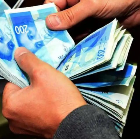 سموتريتش يوقع على قرار بمصادرة أموال الضرائب الفلسطينية