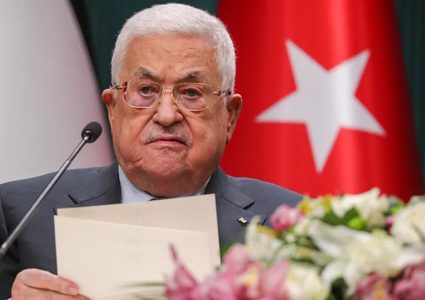 الرئيس عباس يهنئ ملك الأردن بنجاح العملية الجراحية