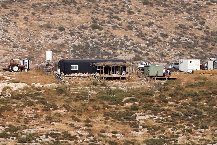 مستوطنون يقيمون بؤرة استيطانية جديدة في دير دبوان والاحتلال يهاجم شلال العوجا