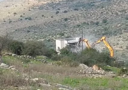 جيش الاحتلال يهدم منزلا في كفرالديك غرب سلفيت