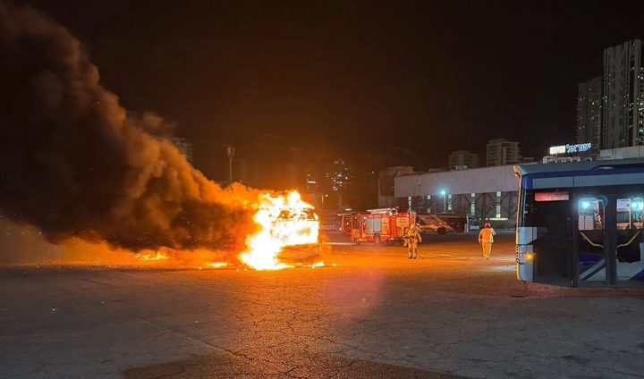 عقب تفجير حافلات في تل أبيب .. قادة الاحتلال يتوعدون الضفة الغربية بعملية عسكرية