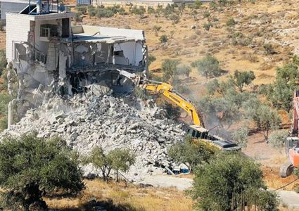 الاحتلال يهدم منزلا جنوب نابلس