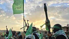 كتائب القسام تنتشر بموقع تسليم جثامين الإسرائيليين شرق خانيونس