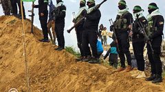 كتائب القسام تنتشر بموقع تسليم جثامين الإسرائيليين شرق خانيونس