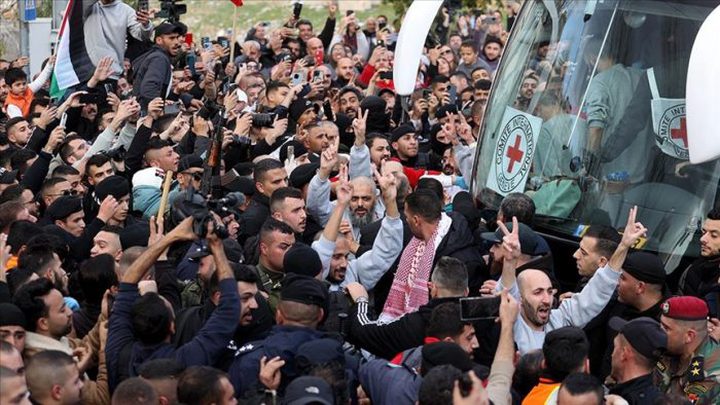 سلطات الاحتلال تمنع عائلات أسرى فلسطينيين من السفر لاستقبالهم في مصر