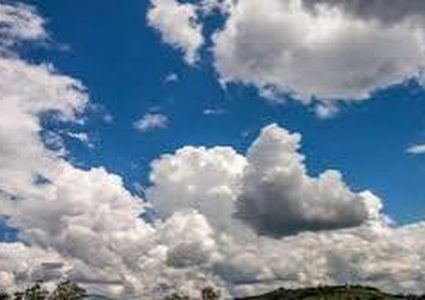 الطقس: استمرار تأثير المنخفض الجوي والحرارة أقل من معدلها العام بـ4 درجات مئوية