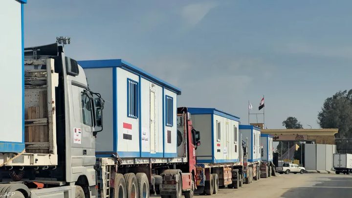 حكومة غزة تنفي دخول بيوت متنقلة للإيواء إلى القطاع