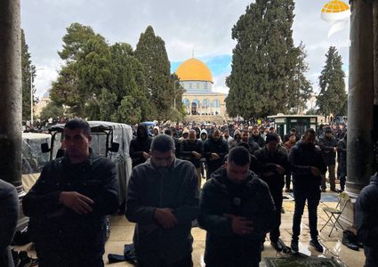 40 ألفا يؤدون صلاة الجمعة في المسجد الأقصى