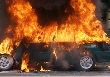 القدس:مستوطنون يحرقون منزلا ومركبة في تجمع بدوي