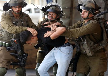 الاحتلال يعتدي على مواطن في مخيم عايدة