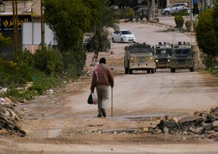 الاحتلال يحاصر منزلا في ياصيد ويستهدفه بالانيرجا