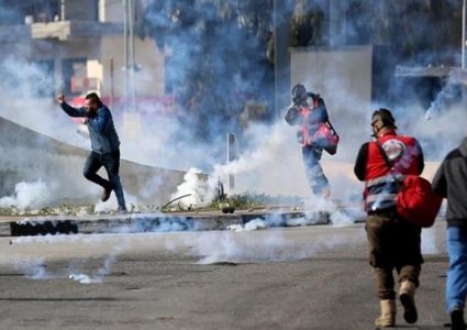 إصابات بالاختناق خلال اقتحام الاحتلال بلدة قصرة جنوب نابلس