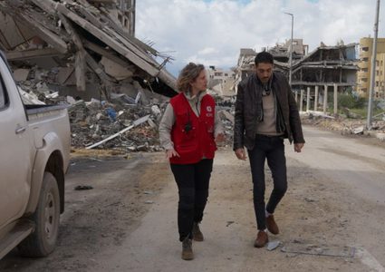 حماس تسلم الأسير هشام السيد إلى الصليب الأحمر