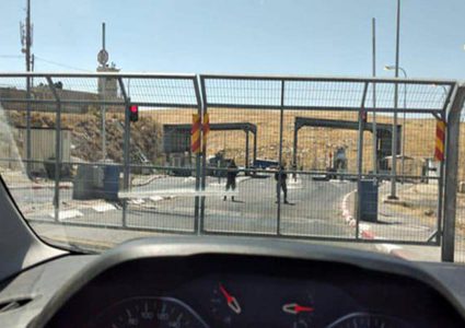 قوات الاحتلال تغلق حاجز الكونتينر شمال شرق بيت لحم
