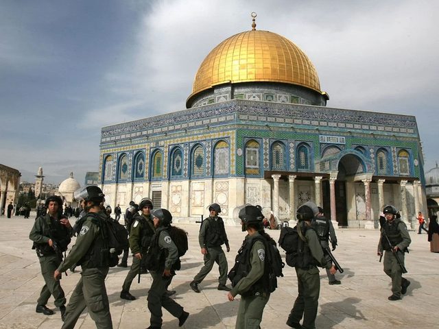 شرطة الاحتلال تبعد الأسرى المفرج عنهم عن المسجد الأقصى قبيل رمضان