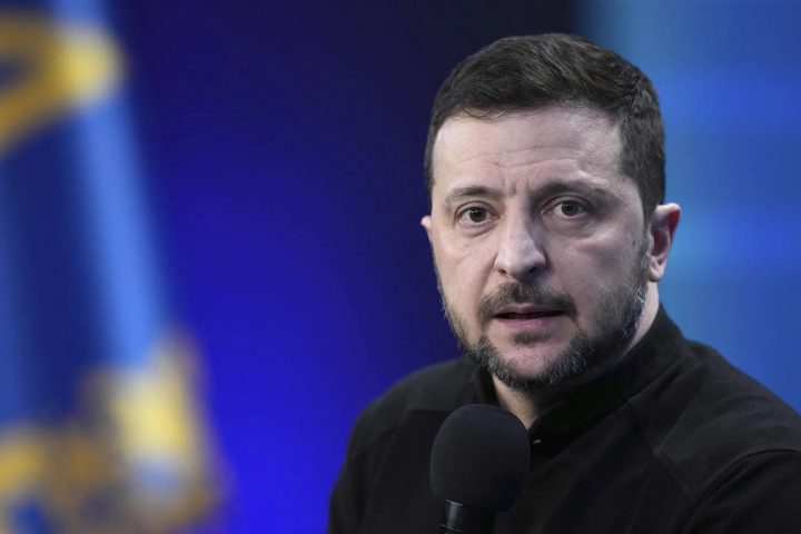 زيلينسكي مستعد للتنحي فوراً مقابل انضمام أوكرانيا إلى الناتو