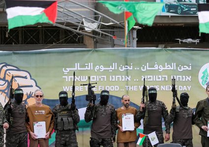 صحيفة عبرية: حماس تريد استمرار الصفقة