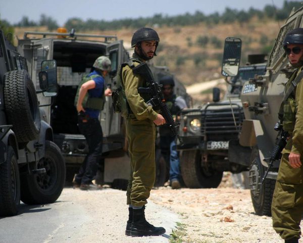 الاحتلال ينصب حاجزا في العيسوية شمال القدس