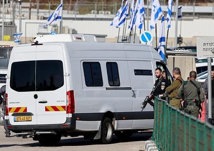 أجهزة الأمن الإسرائيلية عارضت قرار نتنياهو بتأخير الإفراج عن الأسرى الفلسطينيين