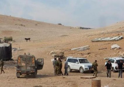 مستوطنون يسرقون خيمة سكنية ومحتوياتها في الأغوار