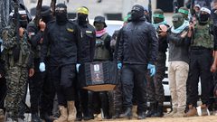 مصادر : حماس قد تسلم جثتين إسرائيليتين لحل أزمة وقف التبادل