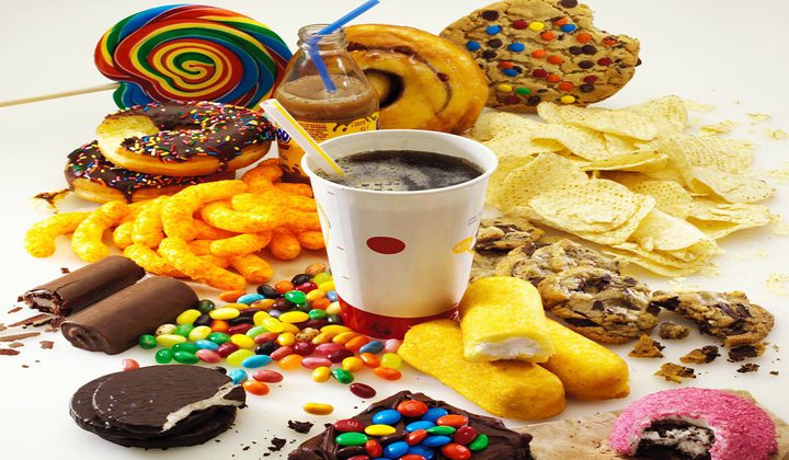 10 أطعمة يمكن أن تسبب الالتهابات... احذر منها