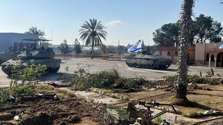 صحيفة تكشف: جيش الاحتلال لا يخطط للانسحاب من منطقة الحدود مع مصر