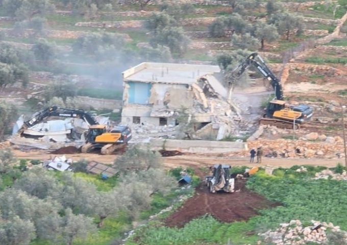 الاحتلال يهدم منزلا في كفر الديك