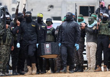 مصادر إسرائيلية: "أزمة تسليم جثامين الأسرى القتلى عالقة لكنها قابلة للحل"