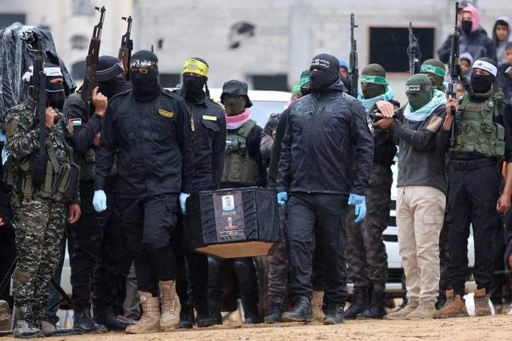 مصادر إسرائيلية: "أزمة تسليم جثامين الأسرى القتلى عالقة لكنها قابلة للحل"
