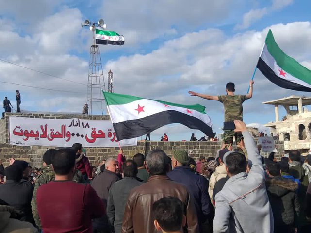 مئات السوريين يتظاهرون في درعا رفضا لتصريحات نتنياهو