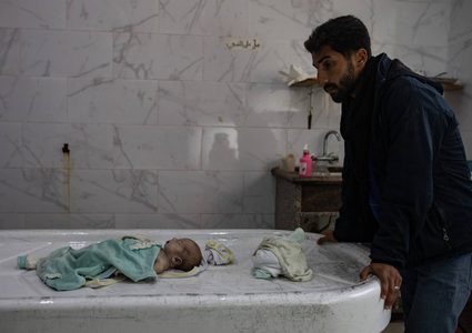 استشهاد رضيعة بحي الشجاعية.. ارتفاع عدد وفيات الأطفال بسبب البرد بغزة لـ 7