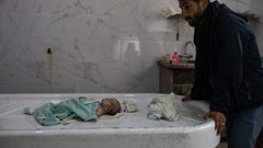 استشهاد رضيعة بحي الشجاعية.. ارتفاع عدد وفيات الأطفال بسبب البرد بغزة لـ 7