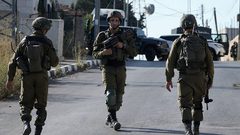 الاحتلال يعتقل مواطنة ويحطم محتويات مطعم خلال اقتحام نابلس