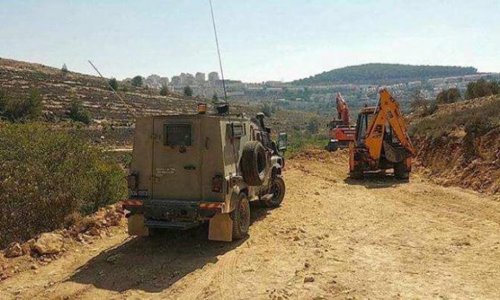 مستوطنون يواصلون شق طريق استيطاني قرب عرب المليحات غرب أريحا