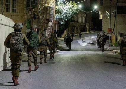 الاحتلال يعتقل ستة مواطنين بينهم امرأة من محافظة الخليل