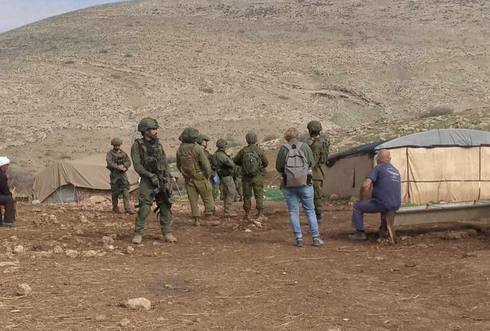 مستوطنون يدمرون خياما للمواطنين في الأغوار الشمالية