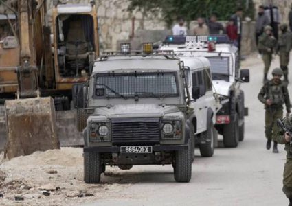 الاحتلال يقتحم نابلس ويداهم منازل المواطنين