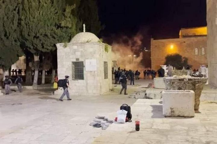 الاحتلال يقتحم المسجد الأقصى ويجبر المصلين على مغادرته