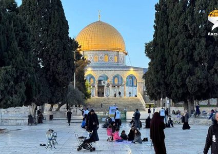 موائد افطار الصائمين في اليوم الثاني لشهر رمضان المبارك في اولى القبلتين وثالث الحرمين