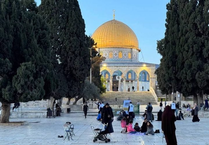 موائد افطار الصائمين في اليوم الثاني لشهر رمضان المبارك في اولى القبلتين وثالث الحرمين