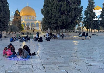 موائد افطار الصائمين في اليوم الثاني لشهر رمضان المبارك في اولى القبلتين وثالث الحرمين