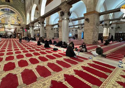 موائد افطار الصائمين في اليوم الثاني لشهر رمضان المبارك في اولى القبلتين وثالث الحرمين