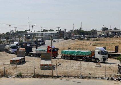 إسرائيل توقف دخول المساعدات الإنسانية إلى قطاع غزة