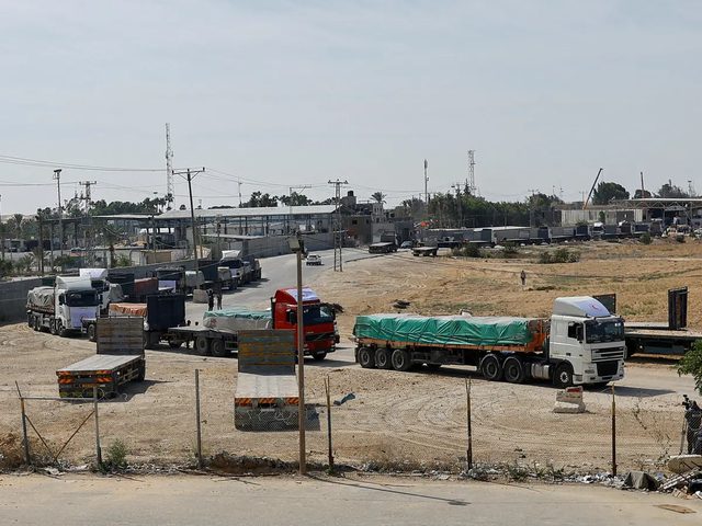 إسرائيل توقف دخول المساعدات الإنسانية إلى قطاع غزة