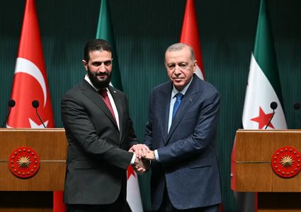 تركيا وبريطانيا تناقشان مستقبل سوريا