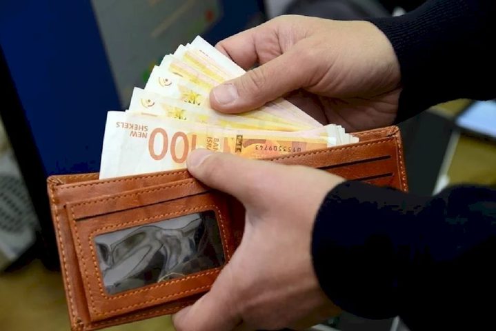 المالية: صرف رواتب الموظفين غدًا بنسبة 70%