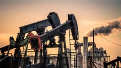 انخفاض أسعار النفط عالمياً ومخاوف من تباطؤ النمو الاقتصادي